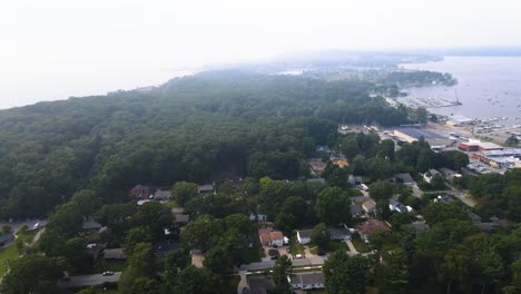 Una-Vía-Inversa-Sobre-Una-Zona-De-Playa-En-Muskegon