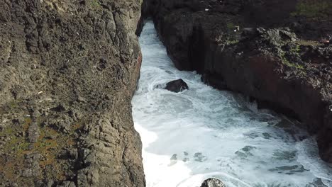 Wellen,-Die-Gegen-Strand-Hd-Krachen