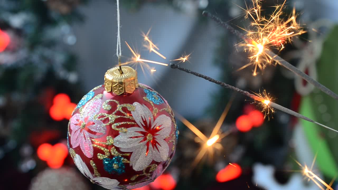Scatto di giocattoli festivi, dicembre. Giocattoli di Natale e Capodanno