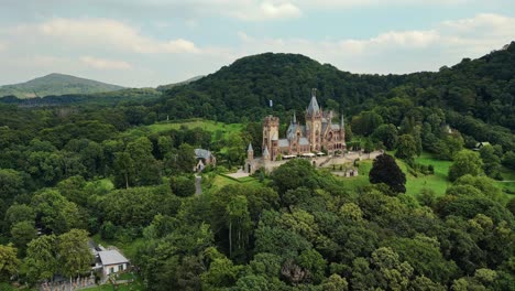 Schloss-Drachenburg-On-Drachenfels-Hill-In-Königswinter,-Germany