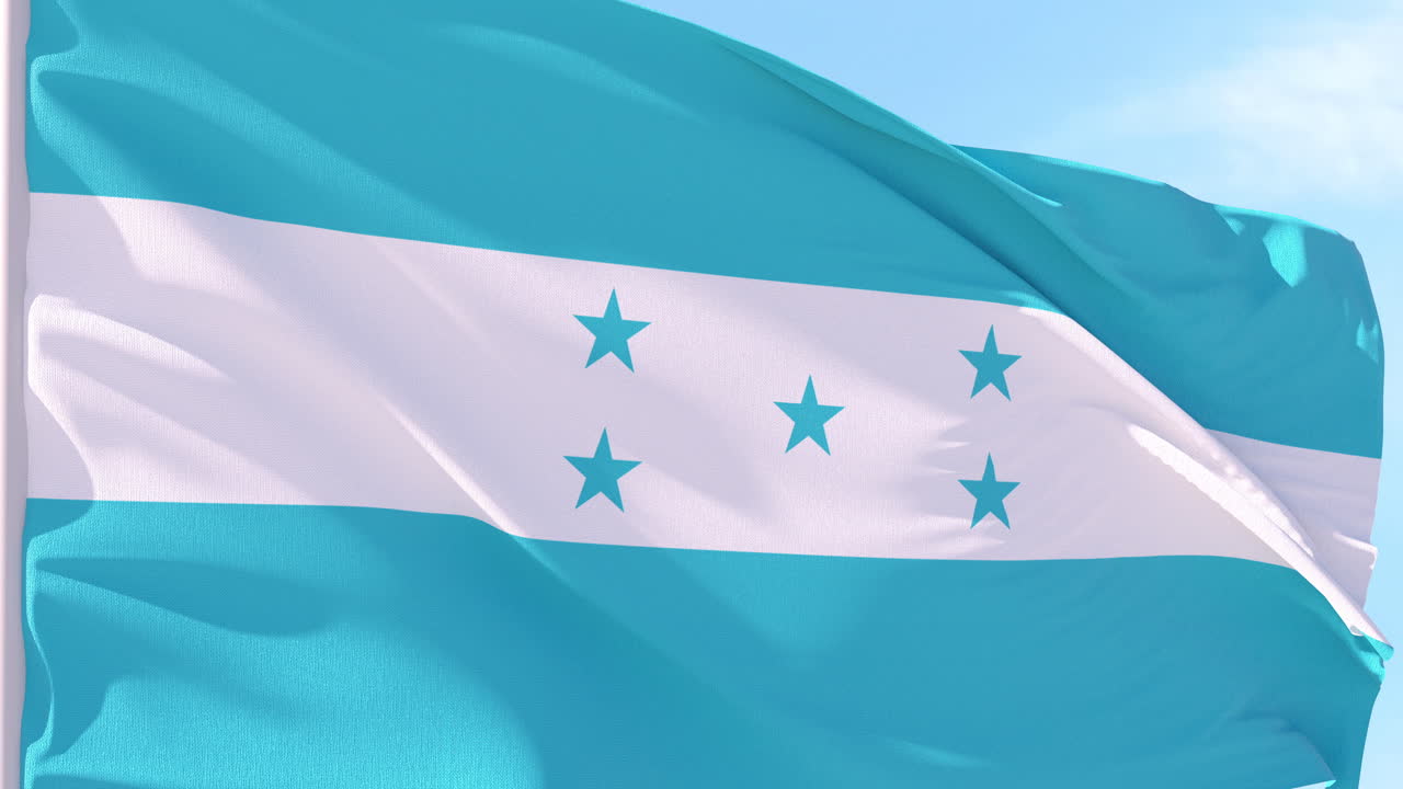 Bandera de Honduras Flameando con el Viento Contra el Cielo Azul