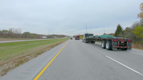 pov mientras conduce en la interestatal i280 cerca de moline, illinois