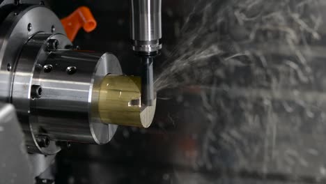 mecanizado de precisión de alta velocidad en una máquina herramienta cnc de cinco ejes