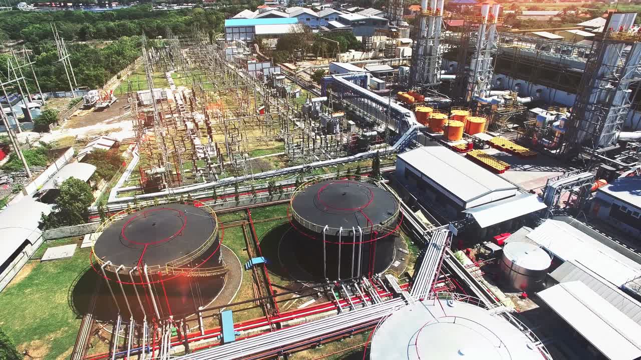 가솔린 산업 구역의 공중 사진, 빛 발광