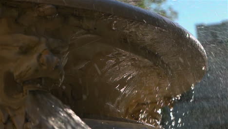 Pretty-morning-light-reflecting-on-the-classical-city-fountain,-slow-motion