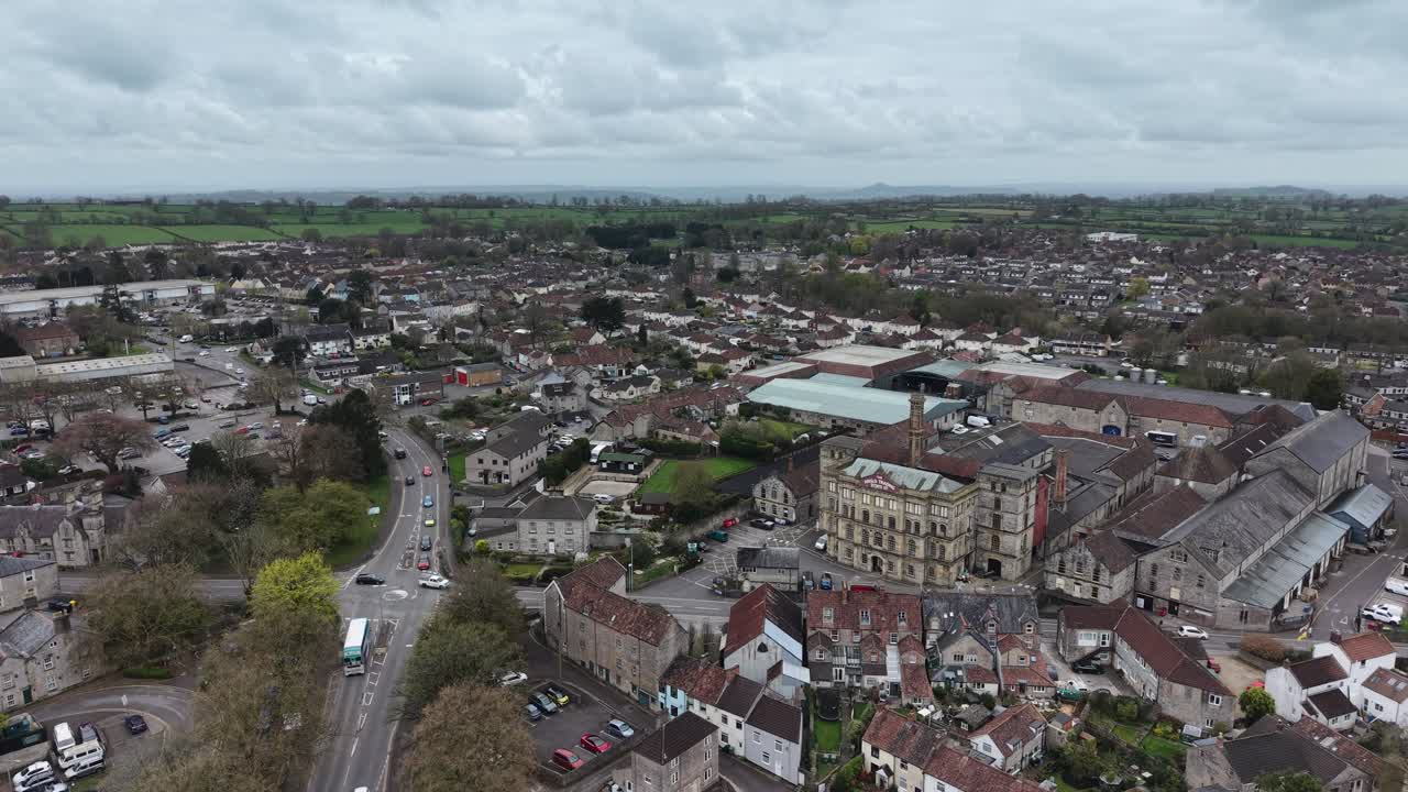 Centro città di Shepton Mallet, Somerset, Regno Unito, vista aerea da drone, filmato 4K.