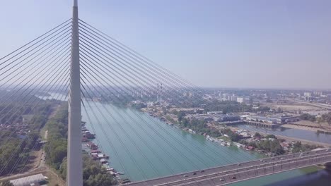 Wunderschönes-Langsames-4K-Panorama-Von-Neu-Belgrad-Und-Der-Ada-Brücke-In-Belgrad