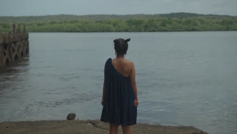 Girl-looking-away-standing-on-a-lake---girl-looks-at-the-lake-absorbed-in-her-thoughts---depression,-solitude-concept