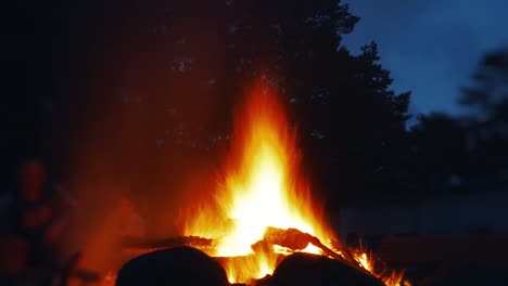 larga exposición al fuego, 4k, video de lapso de tiempo de fuego video de stock