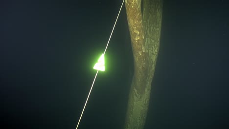 la flecha de la línea de la cueva brilla en la nube h2s