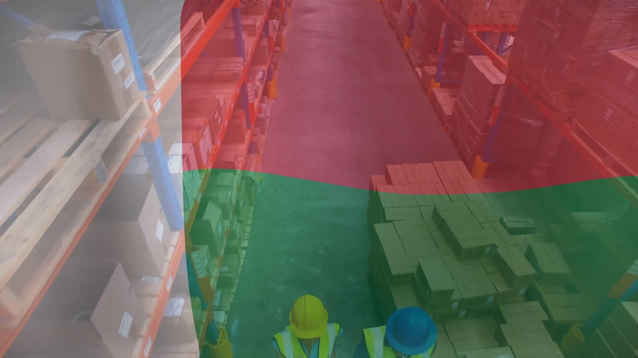 animación de la bandera de madagascar sobre diversos trabajadores en el almacén.