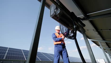 the inspector checks the actual output voltage level of inverter