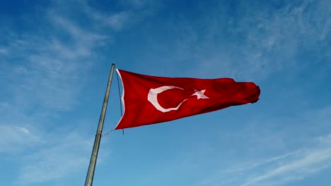 türkische flagge weht in zeitlupe im wind