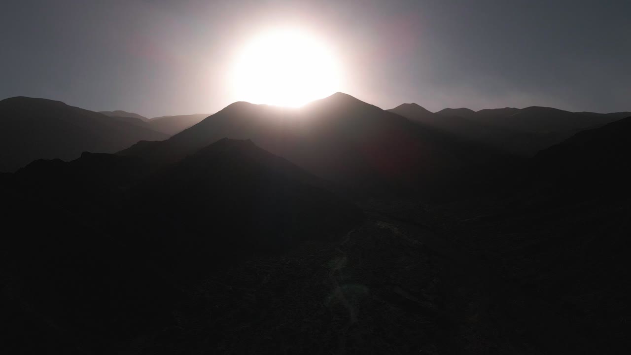 красивый восход солнца над горами силуэт, северо-запад аргентины