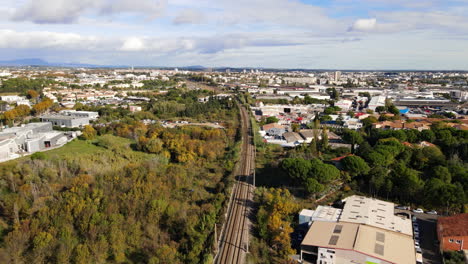 Bahnstrecke-Von-Oben-Montpellier-Luftbild-Sonniger-Tag