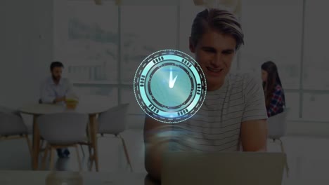animación del reloj sobre la gente de negocios en la oficina
