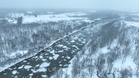 Ice-chunks-on-the-freezing-waters-of-the-Grand-River-in-Michigan