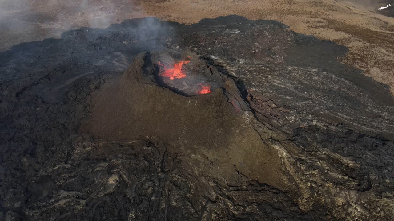 Eruzione attiva di un vulcano