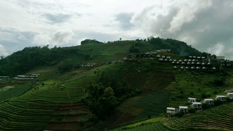 Imágenes-Aéreas-De-Naturaleza-Cinematográfica-De-4k-De-Un-Dron-Volando-Sobre-Las-Hermosas-Montañas-De-Mon-Jam-Junto-A-Chiang-Mai,-Tailandia-En-Un-Día-Soleado