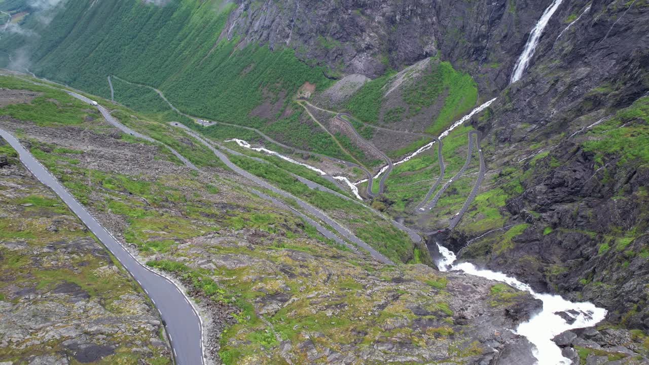 extremo camino de troll de montaña en noruega