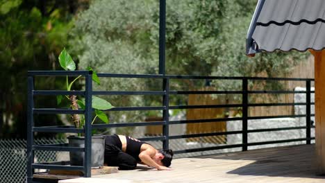the girl doing yoga with a headstand on the grass