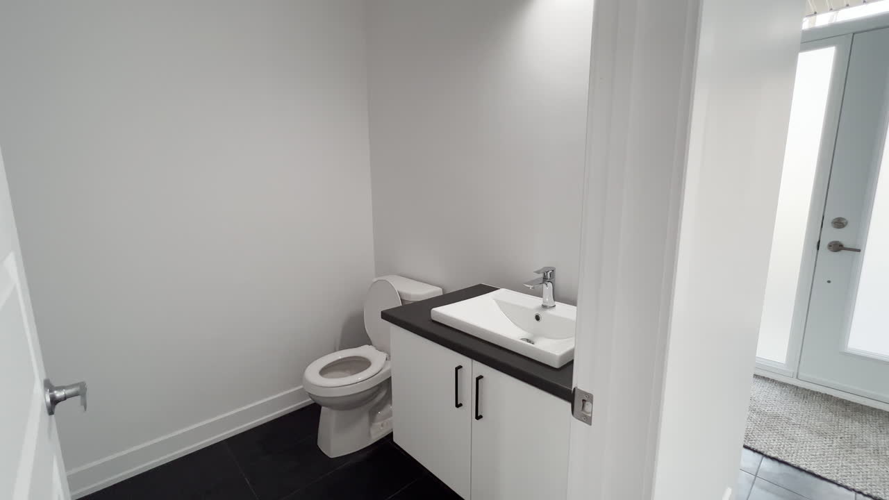 建造一個新的現代浴室,準備好搬進