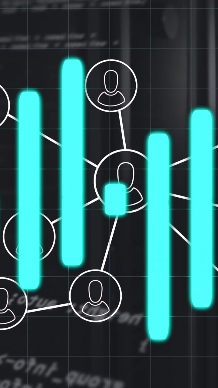 Animazione di icone di profilo connesse e linee blu con codice su una sala server di rete
