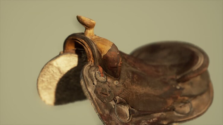 vecchia sella di cavallo di dressaggio in pelle d'epoca usata