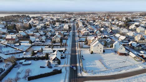 Village-in-winter-with-small,-snow-covered-houses