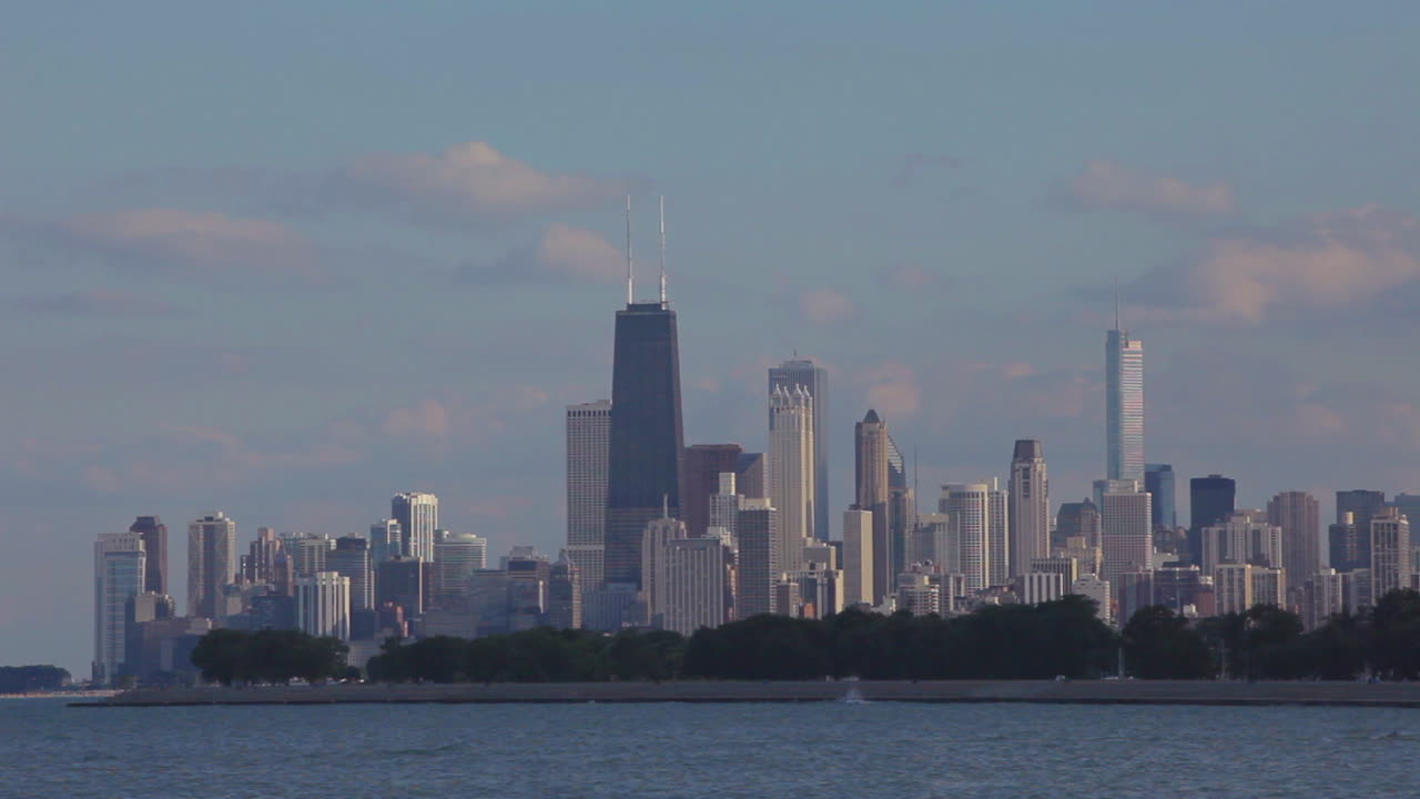建立芝加哥城市天际线的镜头