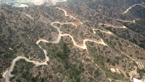 El-Surgimiento-De-Una-Red-Abstracta-De-Caminos-En-Las-Montañas-De-Los-ángeles