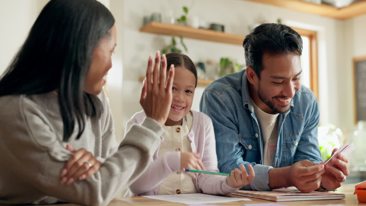 5학년, 부모와 함께 하는 소녀