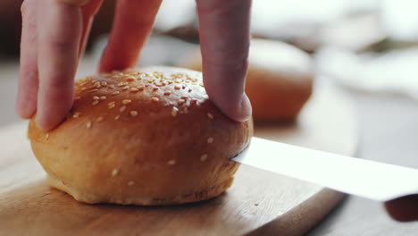 cutting burger bun