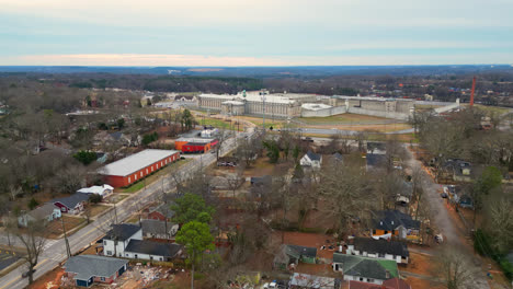 Aerial-view-of-United-States-Penitentiary-prison-and-neighborhood,-Atlanta,-GA,-USA