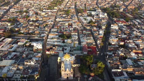Kirche-Von-Aguascalientes-Mexiko-Mit-Einer-Panoramaaufnahme-Der-Gesamten-Stadt