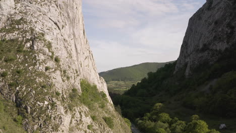 Steep-Mountains-At-The-Hiking-Area-Of-Cheile-Valisoarei-In-Transylvania,-Romania