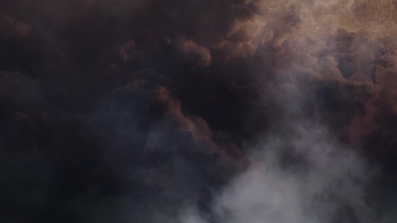 Bagian dalam awan kumulonimbus di mana terdapat kilatan petir di dalamnya