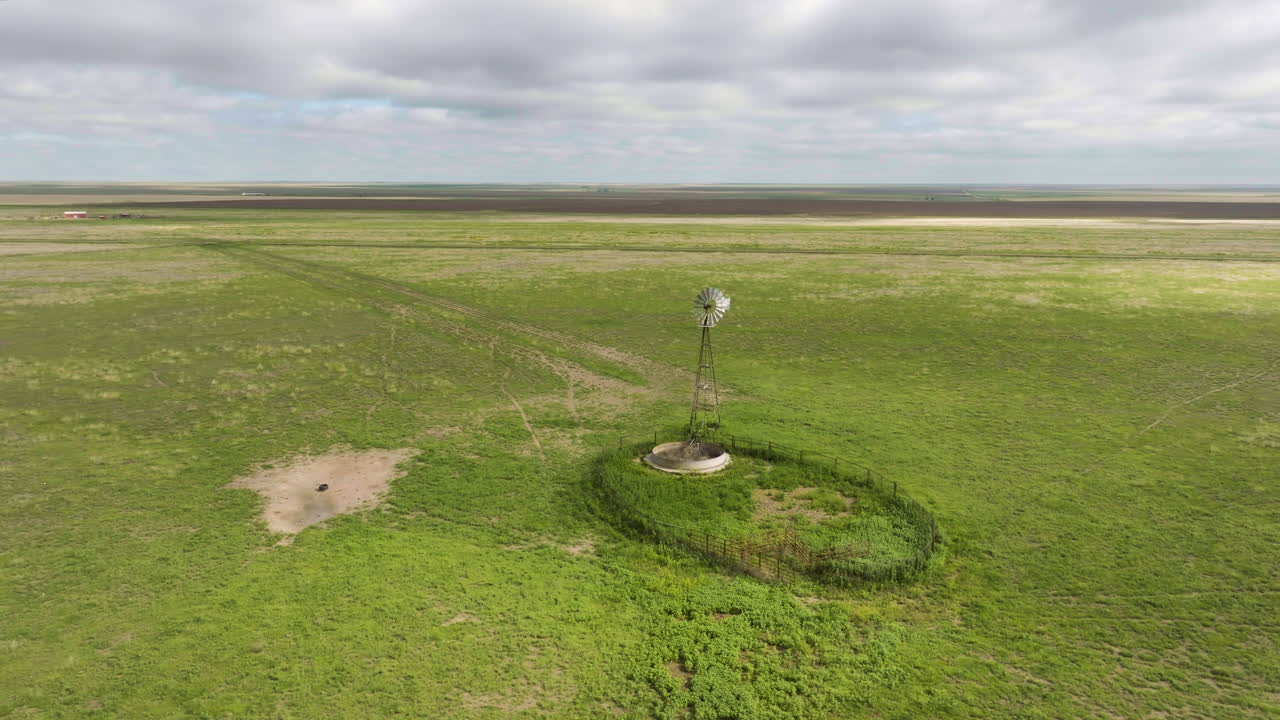 풍차 와 농경지 의 공중 사진