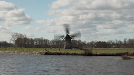 Knipmolen-Windmill-In-The-Scenic-Countryside-Of-Voorschoten,-South-Holland,-Netherlands