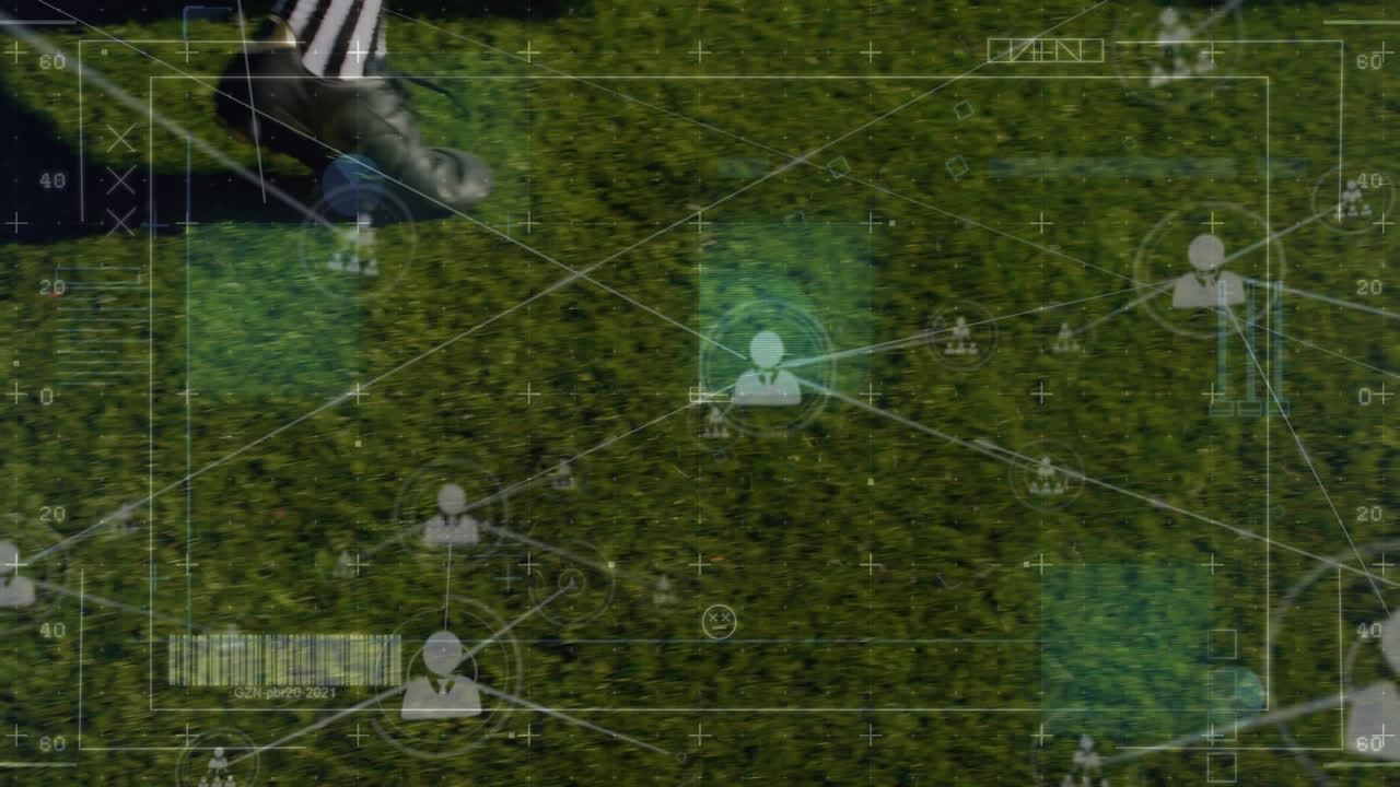 animación del efecto glitch sobre la red de perfiles sobre la sección baja del jugador de fútbol pateando la pelota