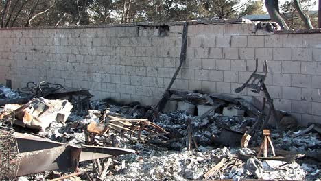 cerca del parque de casas rodantes incendiado cerca de sylmar llamado sayre fire cerca de los ángeles, ee.uu.
