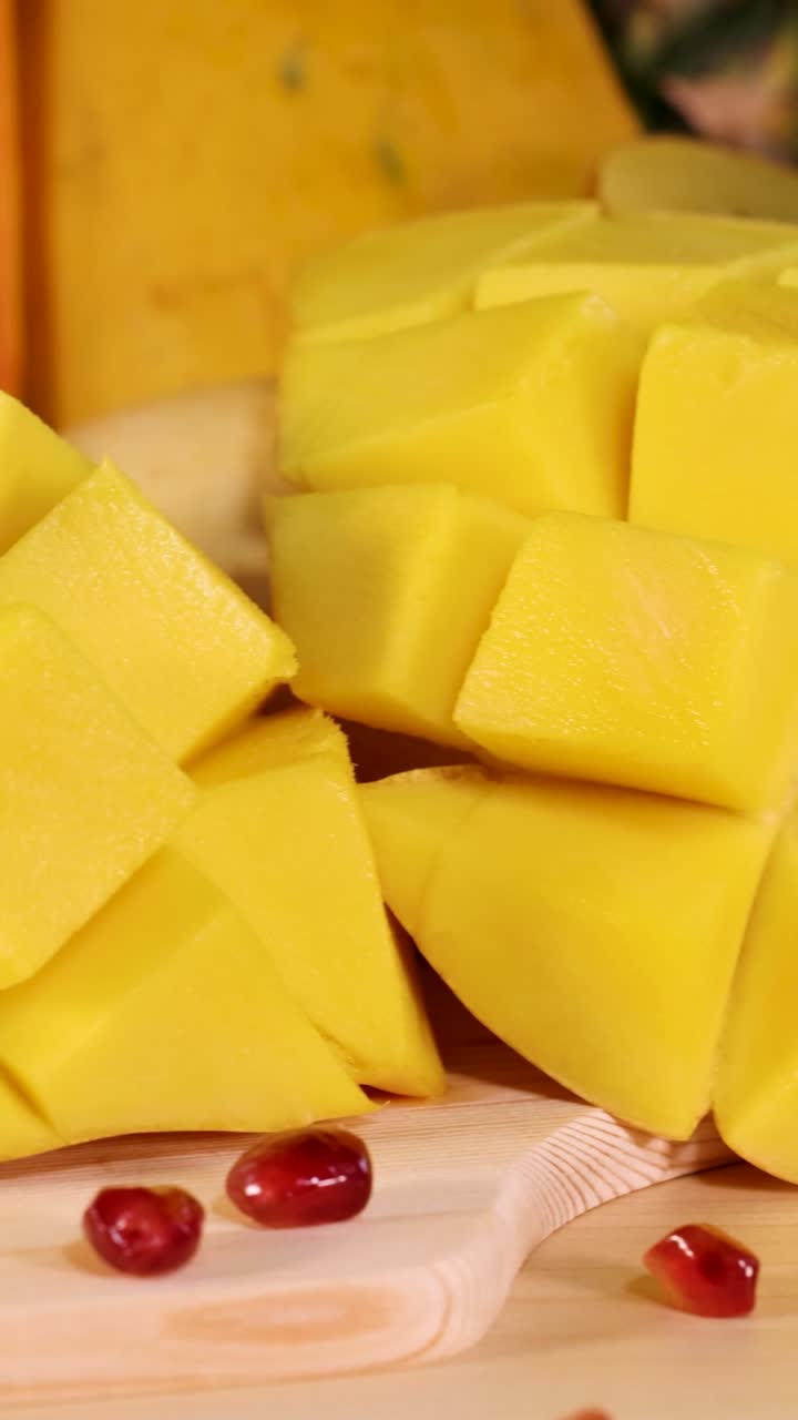 Un vivace assortimento di vari frutti freschi