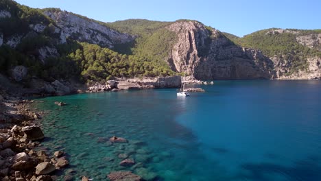 Sailing-boat-in-a-blue-lagoon