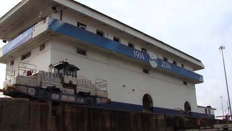 Gatun-Locks-traffic-control-tower,-100-years-anniversary-of-Panama-Canal