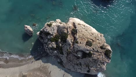 亞弗羅迪特岩石 (aphrodite rock),也稱為彼得拉·托·羅米奧 (petra tou romiou),位於希臘塞浦路斯的帕福斯