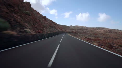 Autofahren-Mit-Angebauter-Action-Cam-Im-Teide-Nationalpark-Auf-Teneriffa