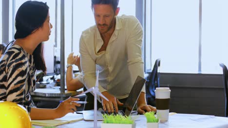 Business-colleagues-discussing-over-laptop-4k