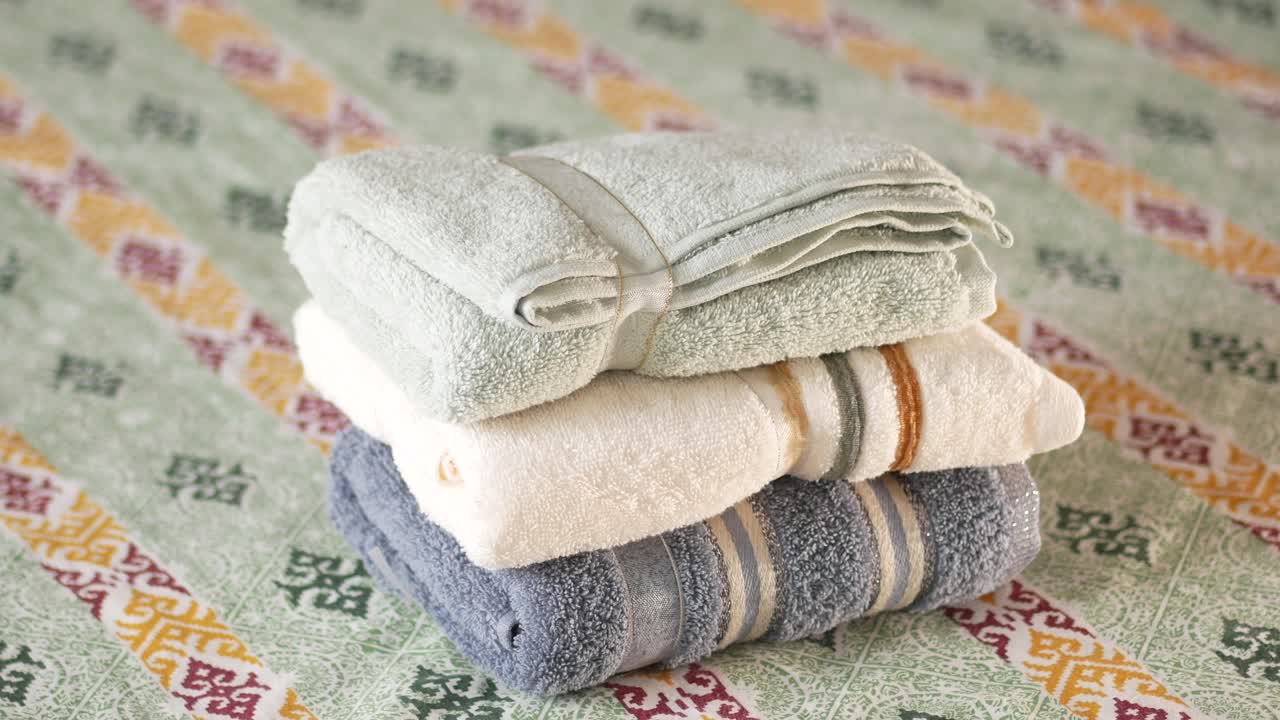 인쇄 된 표면에 쌓인 수건