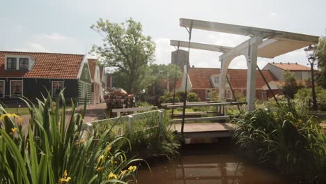 Upward-moving-shot-of-beautiful-Dutch-village-of-Ransdorp,-near-Amsterdam