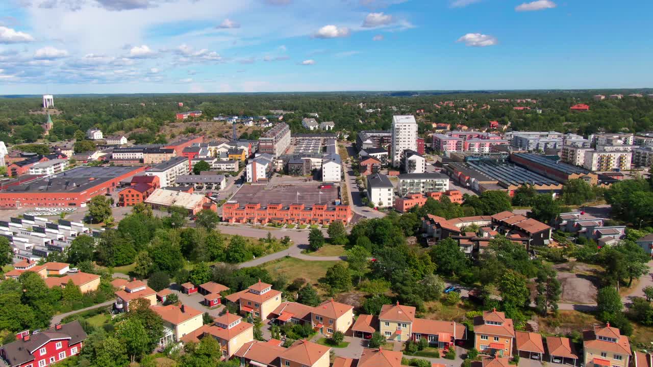 Panoramisk drönarbild som visar området Gustavsberg i Stockholm, Sverige, en vacker sommardag